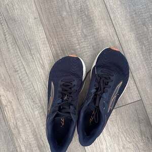 Altra Women's Torin 6 Road-Running Shoes in Navy/Coral